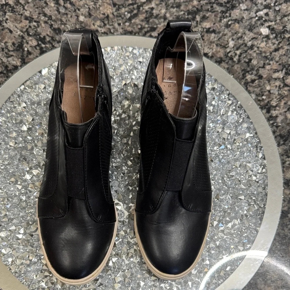a new day Black Perforated Wedges 7.5